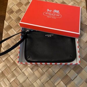 Coach black soft Genuine leather zip wristlet